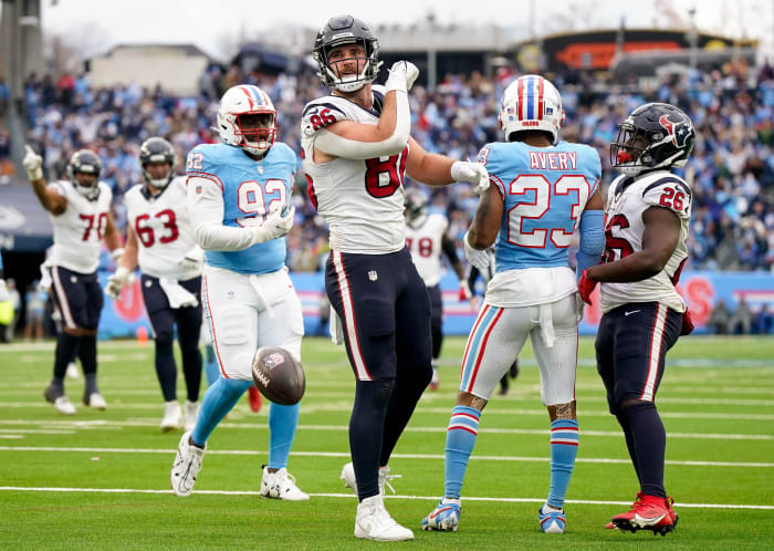 Houston Texans tight end Dalton Schultz (86) celebrates receiving a pass against the Tennessee Titans during the fourth quarter at Nissan Stadium in Nashville, Tenn., Sunday, Dec. 17, 2023.